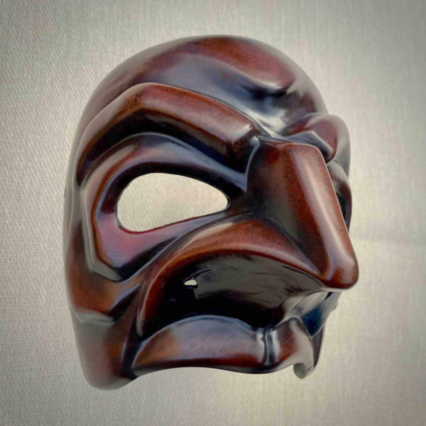 Magnifico Commedia dell'Arte Theatre Mask Side View